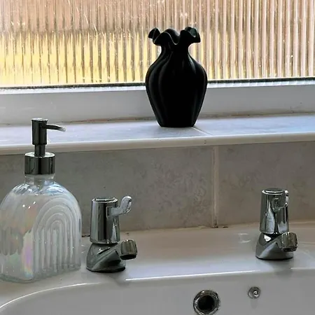 Holiday home Cross Heath House *