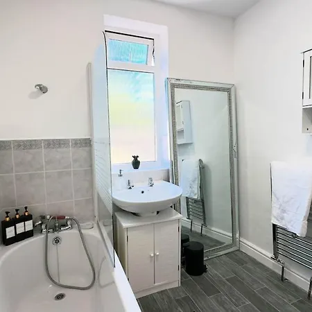 Holiday home Cross Heath House